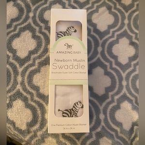 NWT Amazing Baby Swaddle